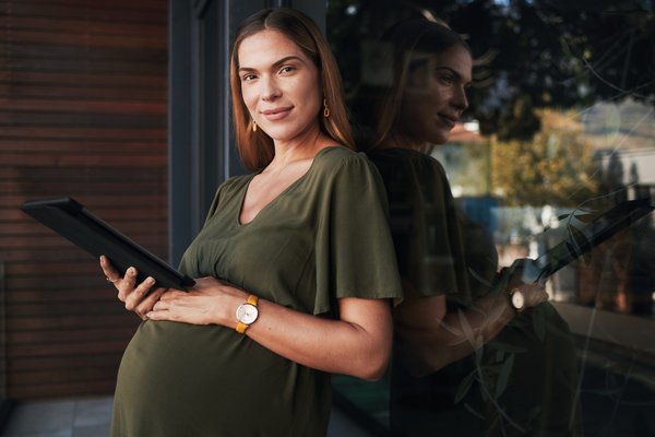 What Are the Current Trends in Maternity Fashion in the UK that Combine Comfort and Style?